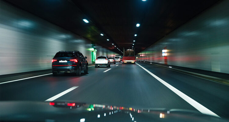 Varna vožnja skozi predor