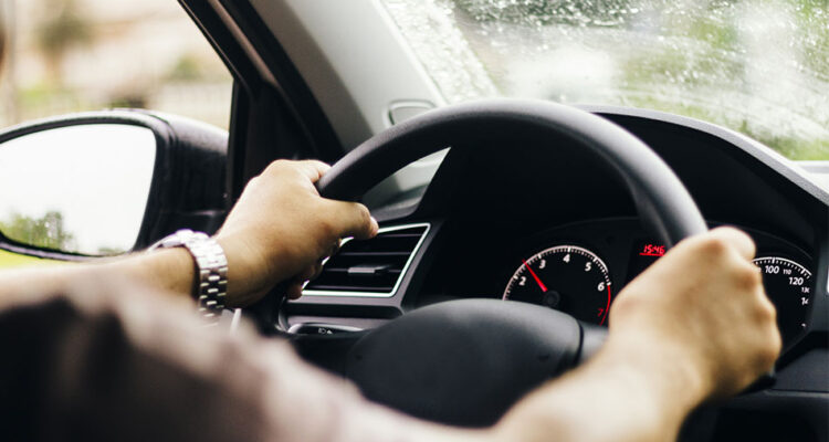 Varna vožnja v dežju