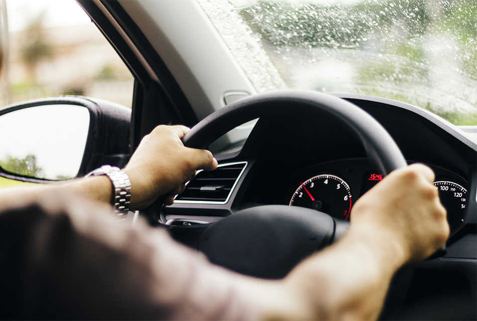 Varna vožnja v dežju